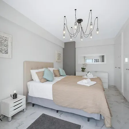 Stylish Algarve Apartment With Spacious Terrace & Sea Views Quarteira Exterior photo