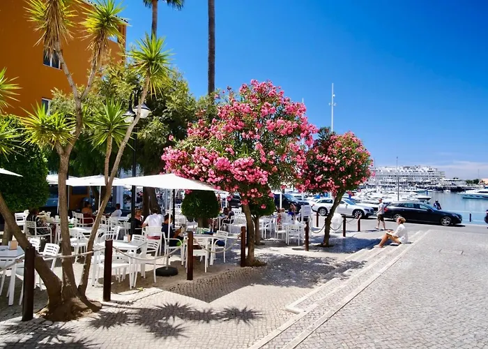 Stylish Algarve Apartment With Spacious Terrace & Sea Views