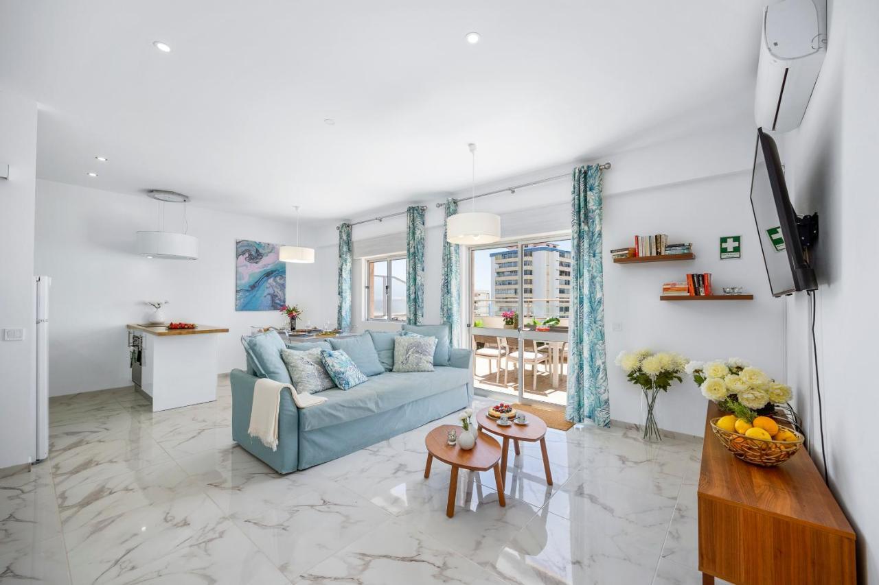 Apartment Stylish Algarve With Spacious Terrace & Sea Views Quarteira