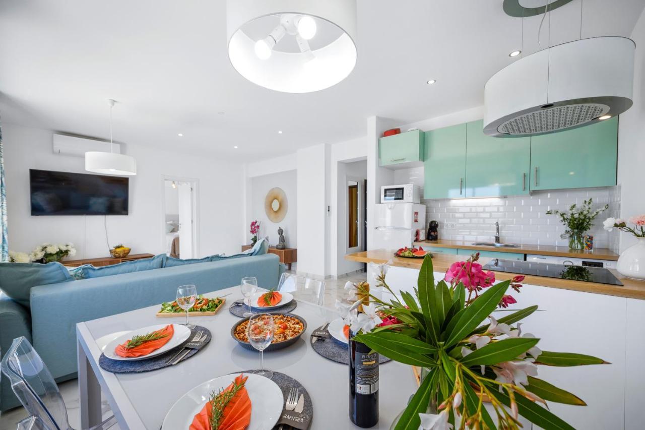 Stylish Algarve With Spacious Terrace & Sea Views