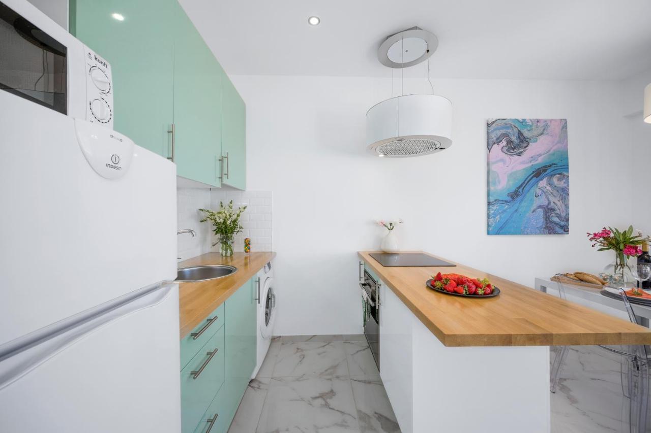 Apartment Stylish Algarve With Spacious Terrace & Sea Views Quarteira